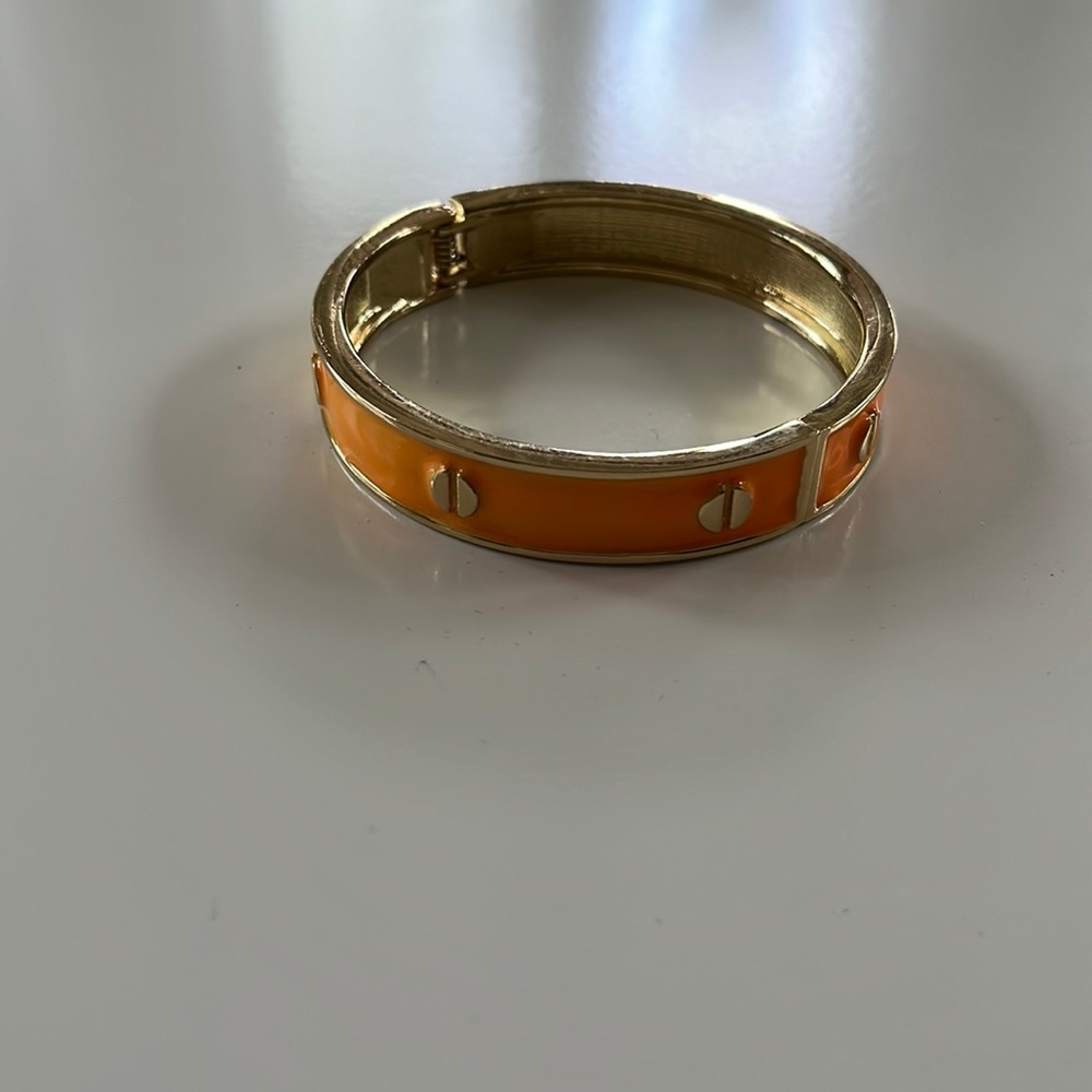 Bangle bracelet